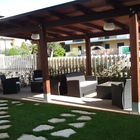 לינה וארוחת בוקר Acquamarina 3*